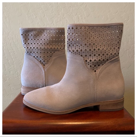 NWOT MICHAEL Michael Kors Sunny Booties - Picture 4 of 8